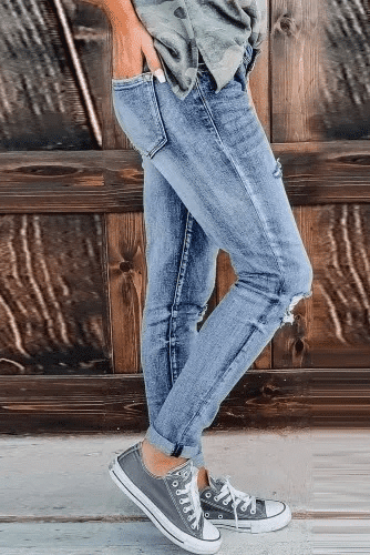 FADED DISTRESSED JEANS
